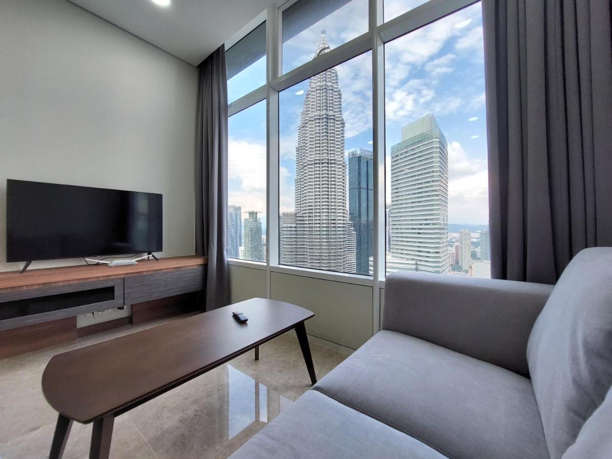 Sky Suites With Klcc Twin Tower View By Irent365 Куала-Лумпур Номер фото